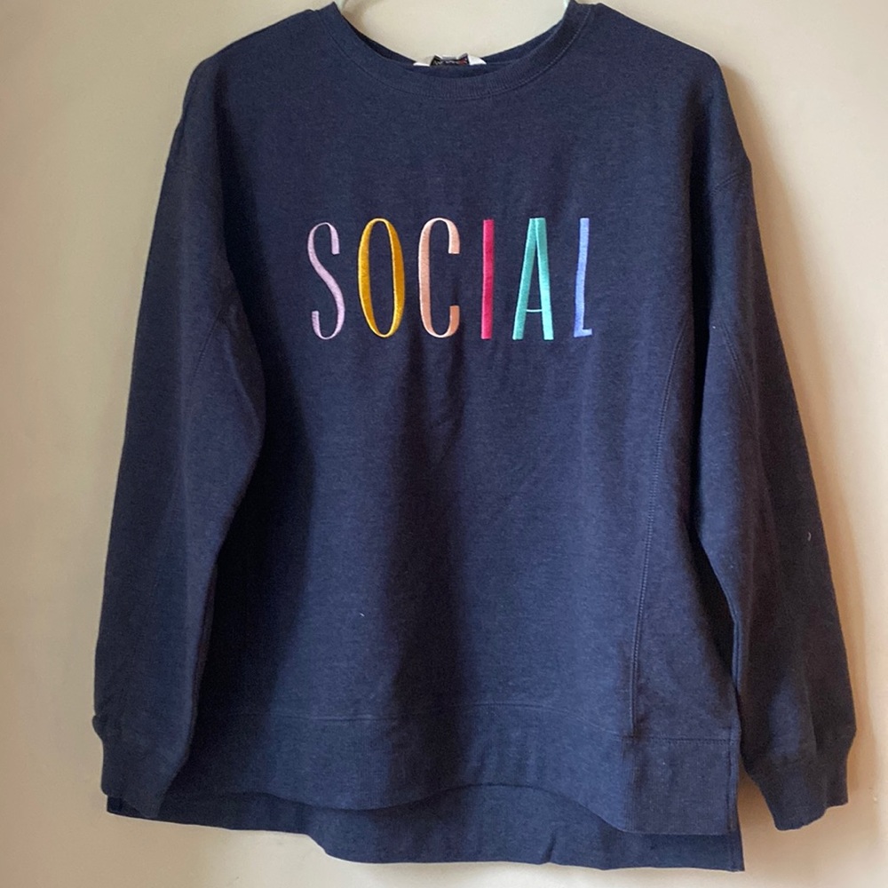 NWT WILDFOX Statement crewneck Sweatshirt size Small.